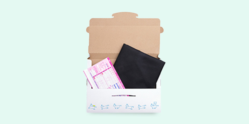 配送キットの内容は宅配便の送り状と衣類バッグなど