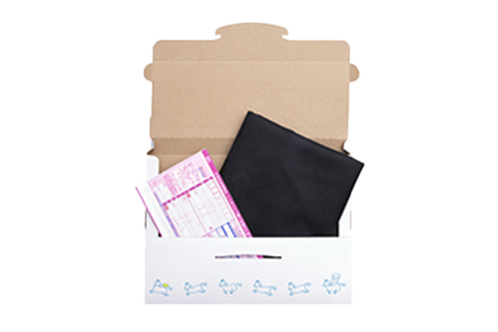 配送キットの内容は宅配便の送り状と衣類バッグなど